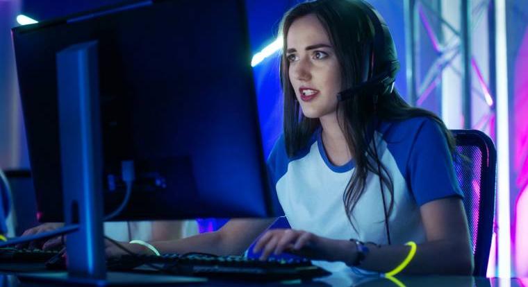 A nők több mint fele inkább eltitkolja nemét online játék közben, mert fél a zaklatástól