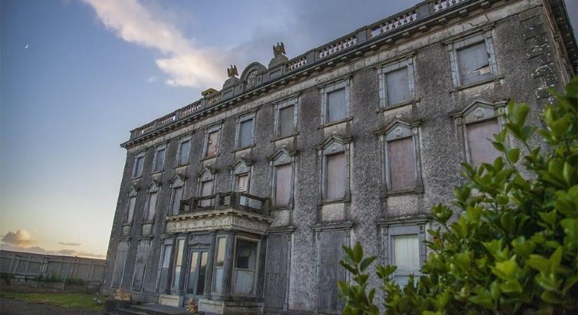 Eladó Írország legendás kísértetjárta háza