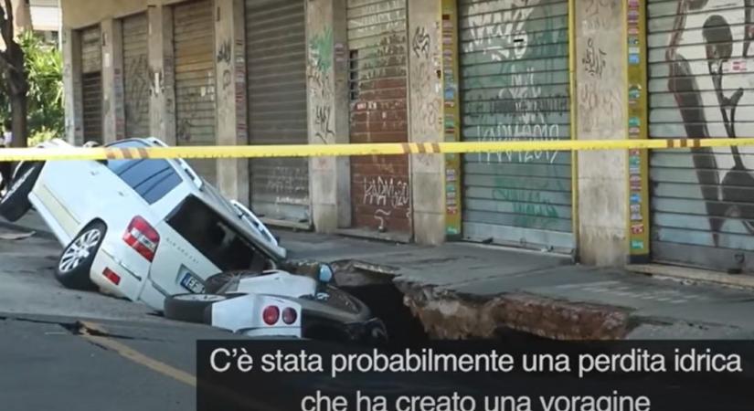 Elnyelt két autót egy gigászi lyuk Rómában – videó