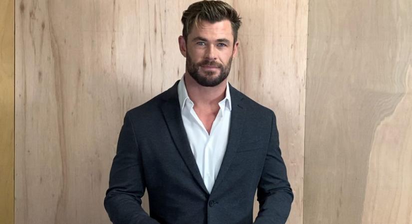 Chris Hemsworth-nek saját tesója szólt be képe alatt, hogy „kimaradt a lábedzés”
