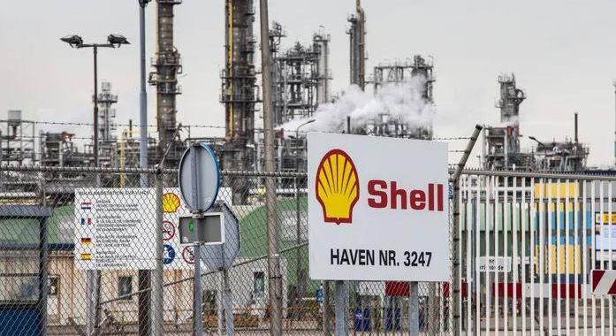 Bíróság kötelezte a Shellt, hogy drasztikusan csökkentse a szén-dioxid-kibocsátását