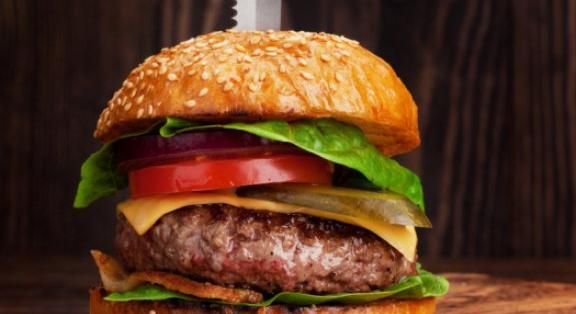 A tökéletes házi hamburger titka: így lesz szaftos a hús