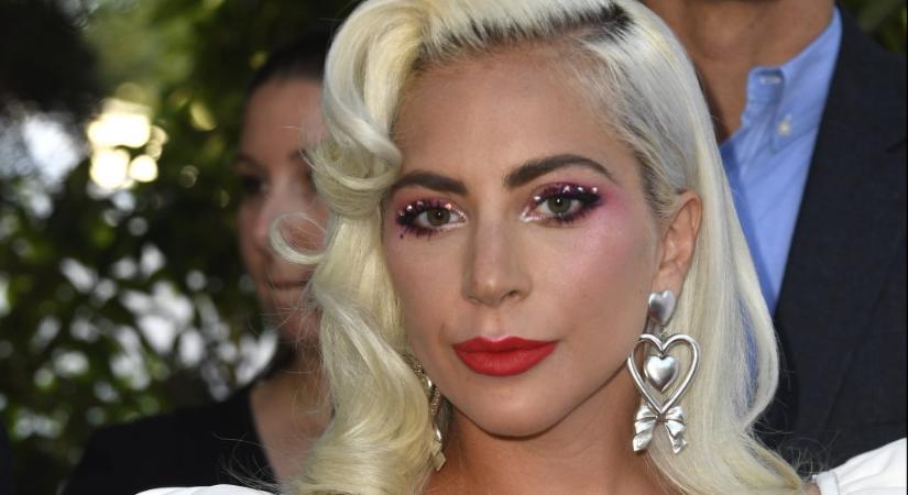 Lady Gaga bedobta tangás fenekét és özönlenek a lájkok