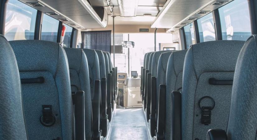 Pánik tört ki a koronavírus miatt egy magyar buszon, gyanússá vált az egyik utas