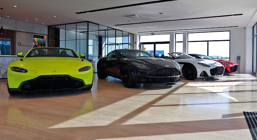 Hogyan és milyen Aston Martint vásárolnak a magyar milliárdosok?