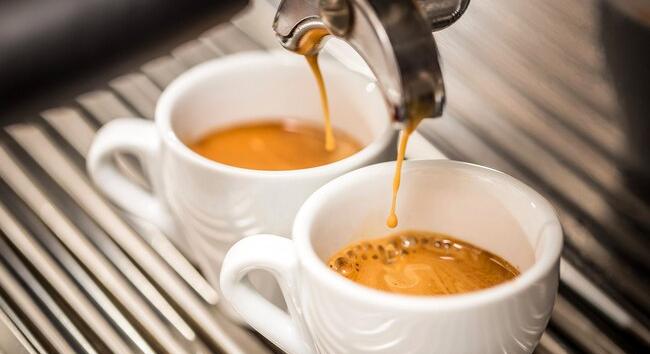 Túl sok a kávé? – A szív-tünetektől függ, sokat iszunk-e belőle
