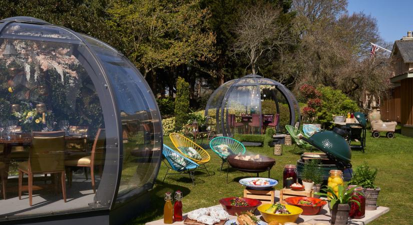 Kastélyszálló kertje várja a világ legromantikusabb BBQ-piknikére vágyókat