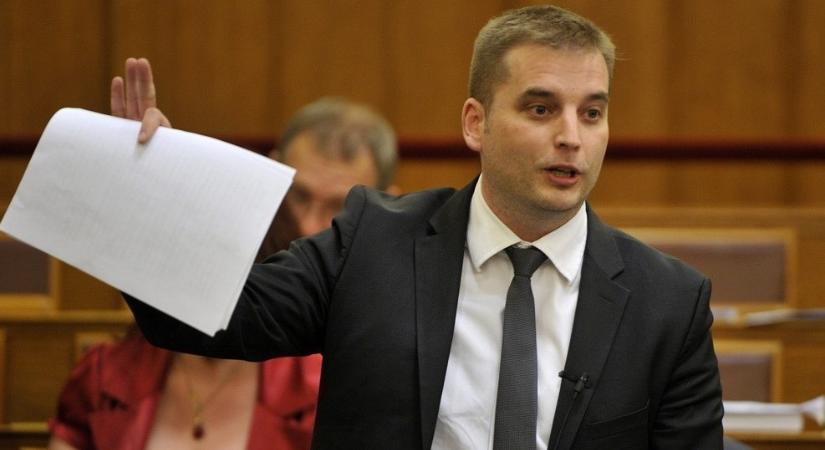 Bödőcs Tibor viccével csinált bohócot a parlamentben Orbánból az MSZP politikusa