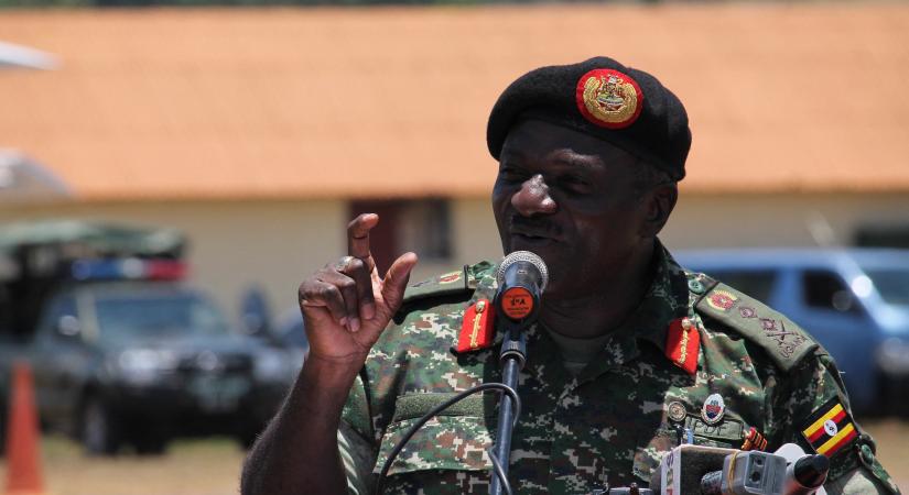 Fegyveresek támadtak a volt ugandai főparancsnokra