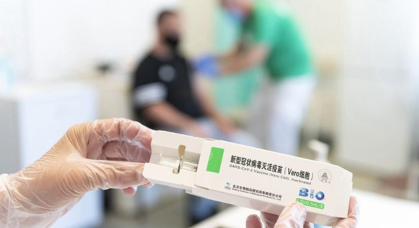Mintha be sem lennének oltva – petíciót indítottak azok, akik kínai vakcinát kaptak, de nincs ellenanyaguk