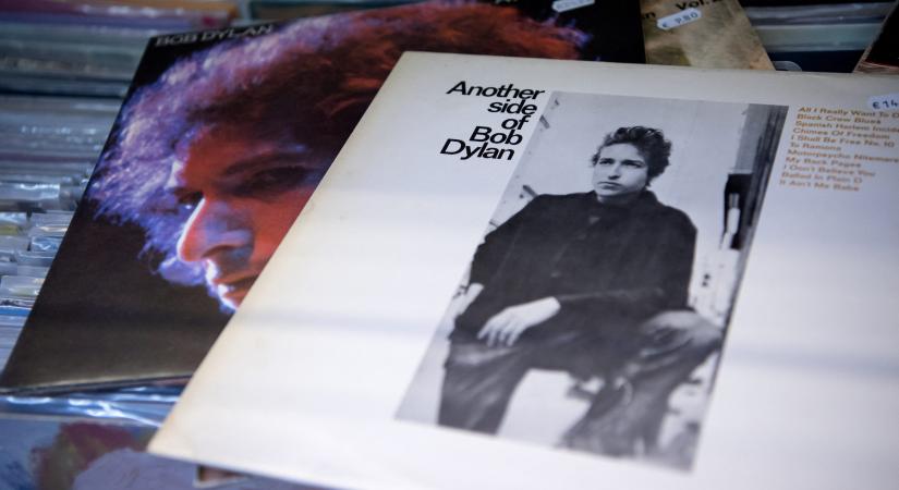 Egy férfi 48 évig nem adta vissza a könyvtárnak a kikölcsönzött Bob Dylan-lemezt