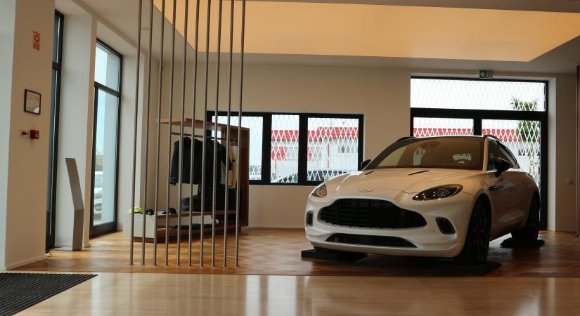 Az új budapesti Aston Martin szalonban jártunk