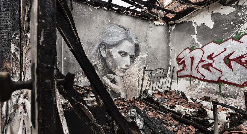 Néhány nővel lehet fokozni egy elhagyott ház kísérteties jellegét