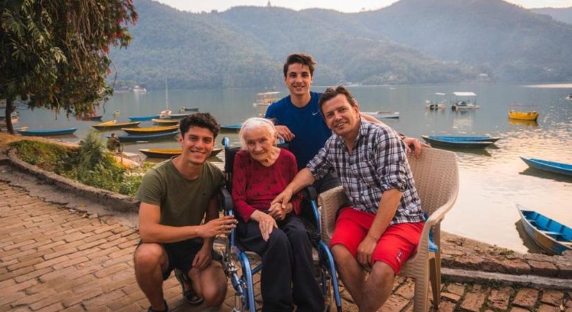 Beutazta a világot a férfi az Alzheimer-kóros édesanyjával, gyönyörű utolsó évük volt