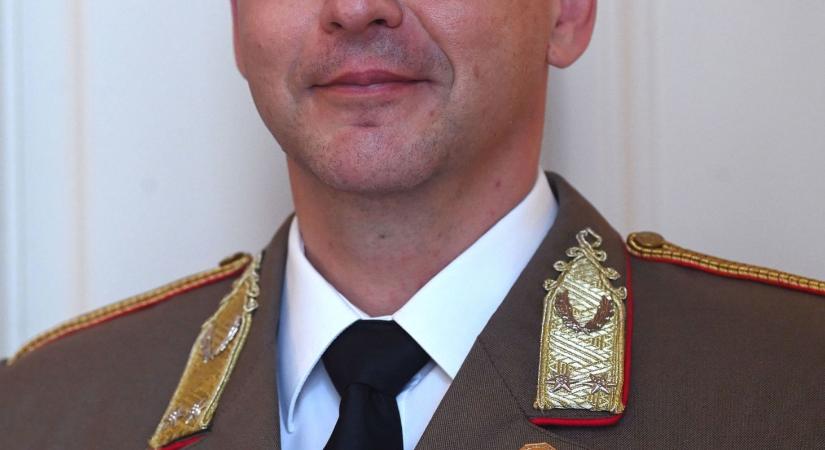Megvan: Áder János kinevezte az új főparancsnokot