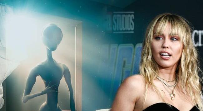 Ékszerű UFO üldözte Miley Cyrust: Szemkontaktust is teremtettünk - Sztárok, akik hisznek a földönkívüliekben