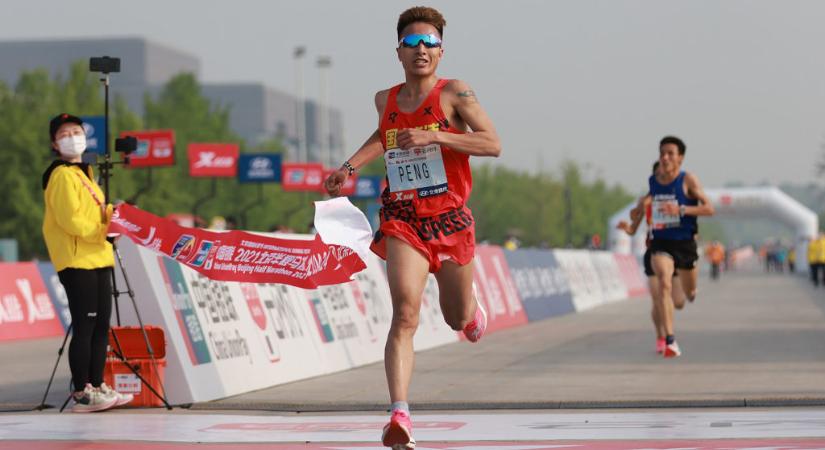 21 futó halála után betiltják az ultramaratonokat Kínában