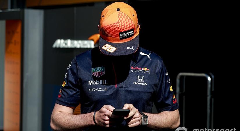 Vettel: nem rak extra terhet Verstappenre az, hogy vezeti a pontversenyt