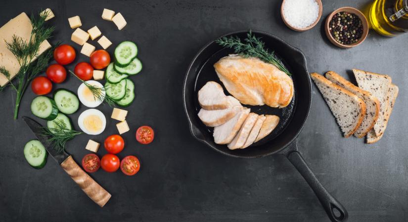 Egy szelet csirkemell hány kalória? Ennyi a sült csirkemell kalória, a rántott csirkemell kalória és a grillezett csirkemell kalória tartalma