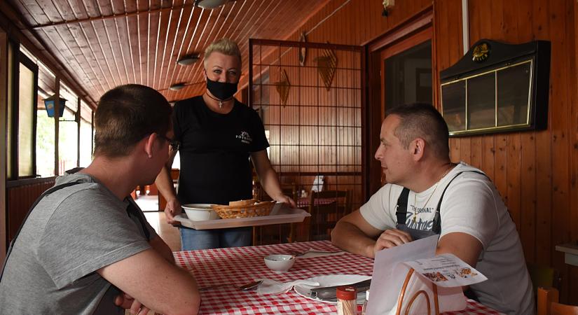 Szakemberhiány is sújtja az újranyitó éttermeket Jászberényben