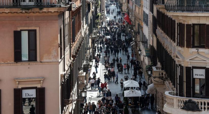 Teszttel és regisztrációval lehet Olaszországba utazni