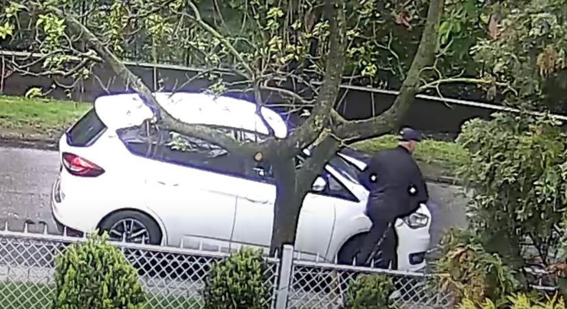 Betörte a kocsi ablakát, majd kilopta az anyósülésről a táskát egy cinkotai férfi – a rendőrség őt keresi