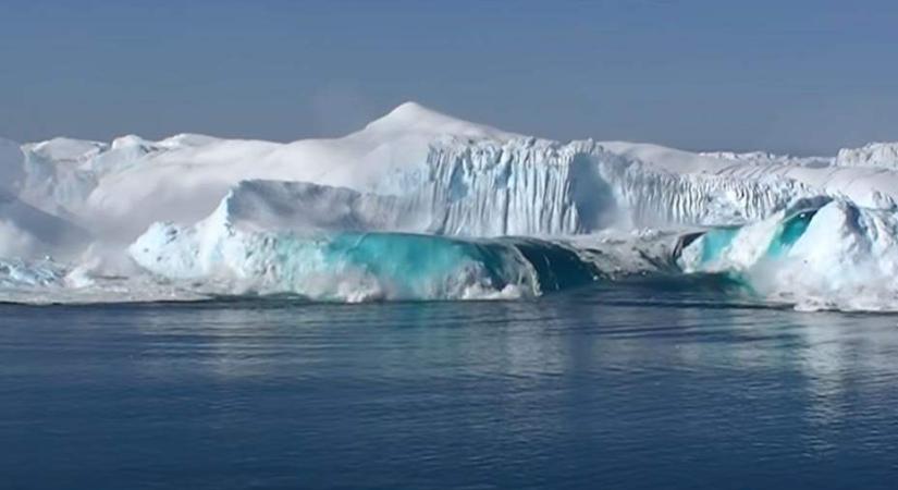 A pusztulás szépsége: szökőárszerű hullámok, jéghegyek összeomlása (videó)