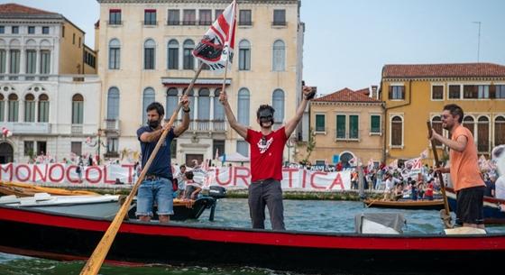 Tiltakoznak a velenceiek az újrainduló óceánjáró hajók miatt