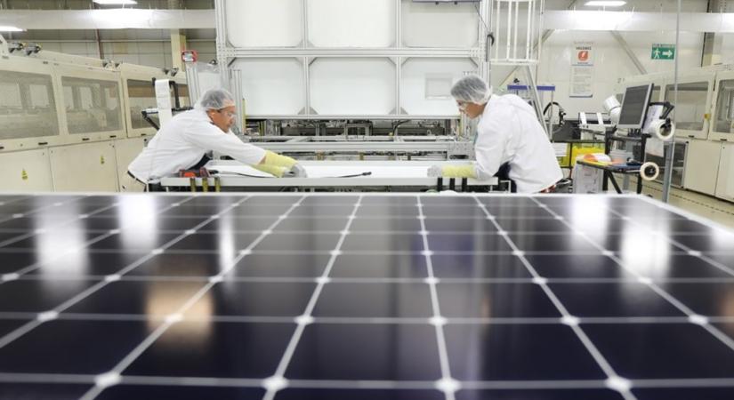 A napelemek jövője: lehúzható és ragasztható panelek