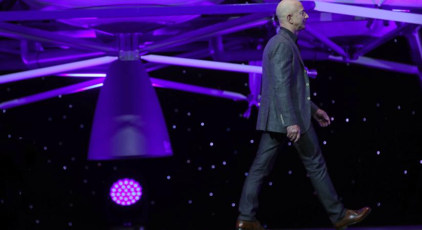Jeff Bezos a következő hónapban kilövi magát az űrbe