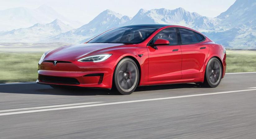 A Tesla megfutamodott a horvát szupersportautó láttán