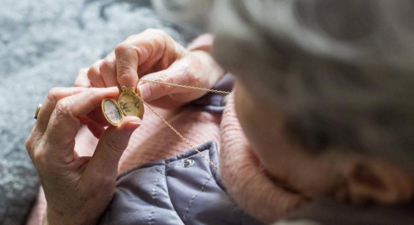Az Alzheimer-kór kiváltóját kezelő gyógyszert engedélyeztek Amerikában