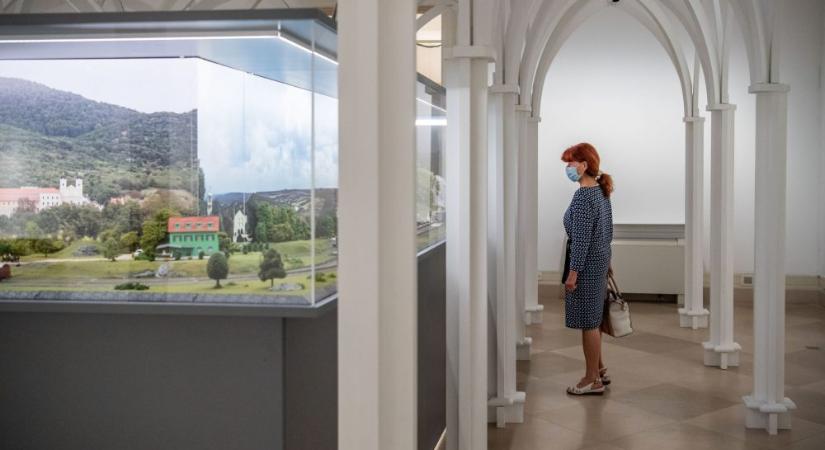 Csaknem nyolcszáz évnyi pálos történelmet dolgoz fel a Magyar Nemzeti Múzeum új kiállítása