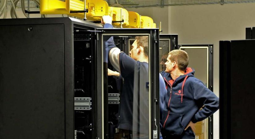 Felpörgetik a versenyképességet a magyar szuperszámítógépek