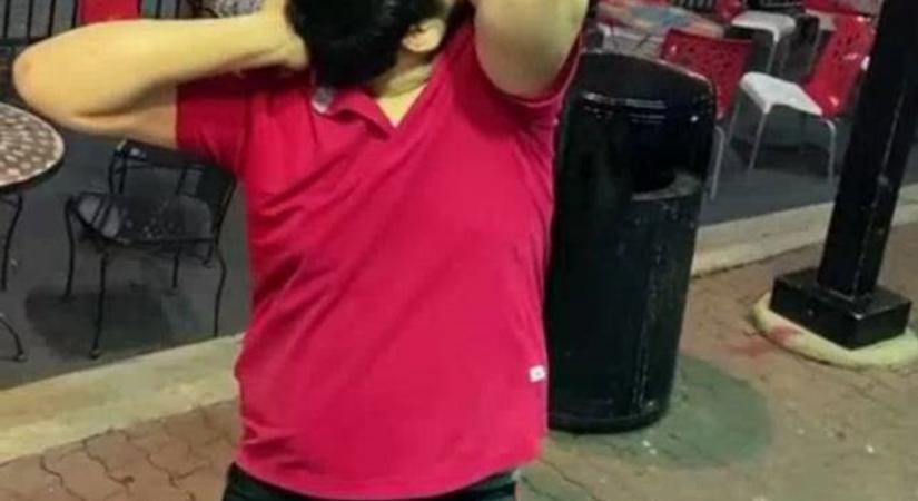 Ez a férfi olyan, akár egy bagoly: 180 fokban képes hátra fordítani a fejét - Videó