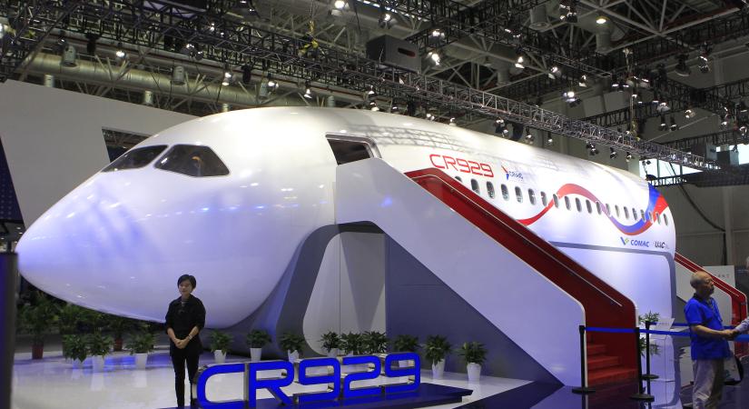 Orosz-kínai szuperjet lehet a Boeing és az Airbus hatalmas utasszállítóinak riválisa