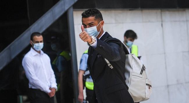 Így érkezett meg Budapestre Cristiano Ronaldo – fotók