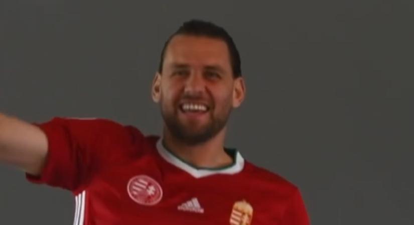 Kiváló volt a hangulat a magyar fociválogatott hivatalos Eb-fotózásán - videó