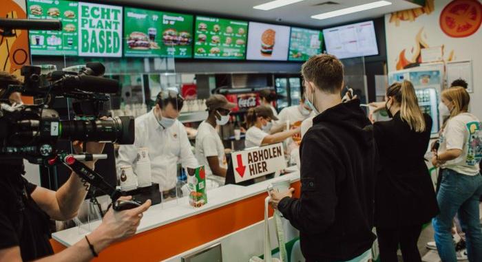 Kísérleti jelleggel megnyílt az első vegán Burger King Németországban