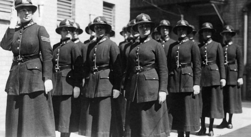 Kőkemények voltak az első rendőrnők