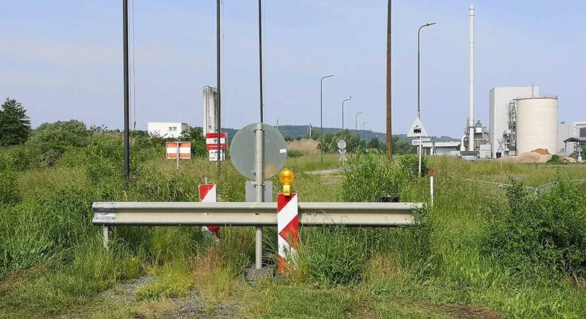 Magyar-osztrák határ: Lassan tönkremegy a Népek Barátsága emlékhely