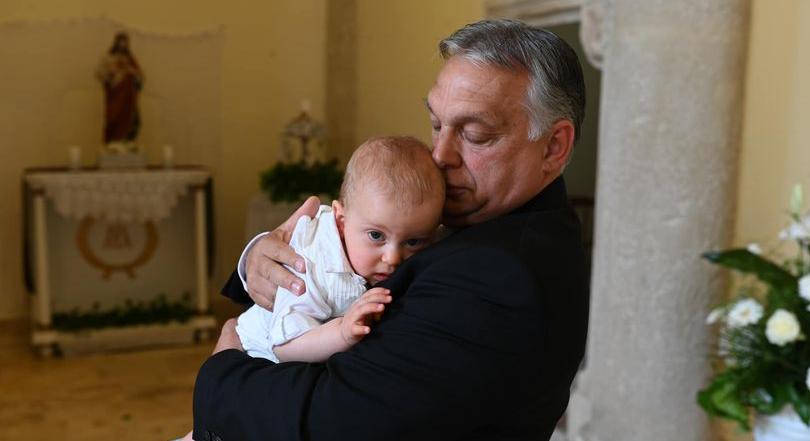 Orbán Viktor unokája kereszteléséről posztolt