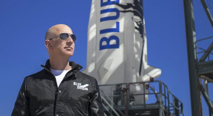 Valaki 8 milliárd forintot fizetett, hogy Jeff Bezosszal utazhasson az űrbe