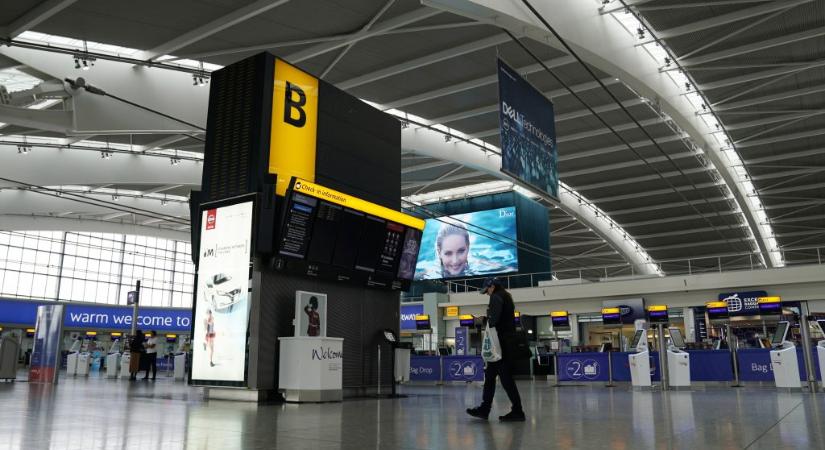 Brutálisan esett az utasforgalom a brit repülőtereken 2020-ban