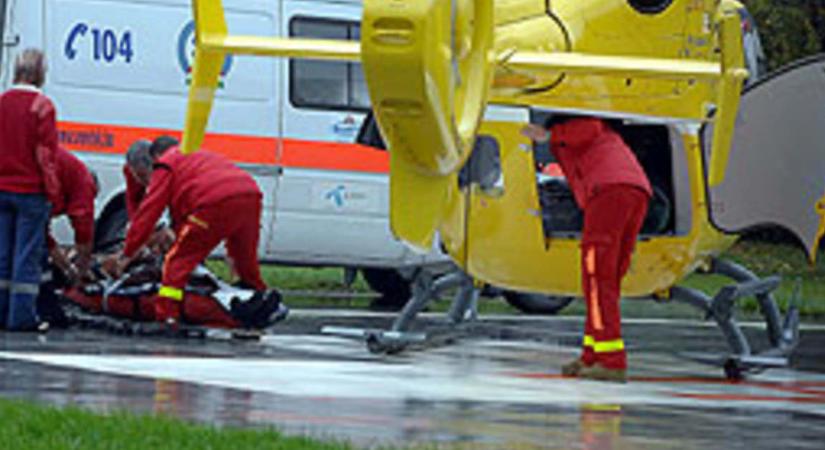 Súlyos baleset Simontornyánál: mentőhelikopter jött a sérültért