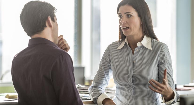 5 kifejezés, ami gyengének, bizonytalannak mutat a munkahelyen: ne kérj mindenért elnézést!
