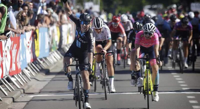 Országutis hírek külföldről: Szabó Zsófia UCI pontokat szerzett, tarolt a Quick-Step a Belga Körversenyen, az UAE már a jövő héten átveszi Juan Ayusót