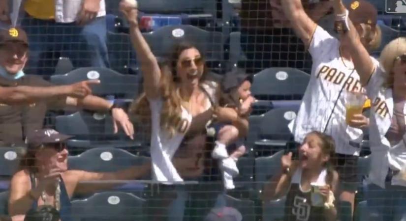 Kisbabájával a karján kapta el a nézőtérre kiütött baseball-labdát az anya