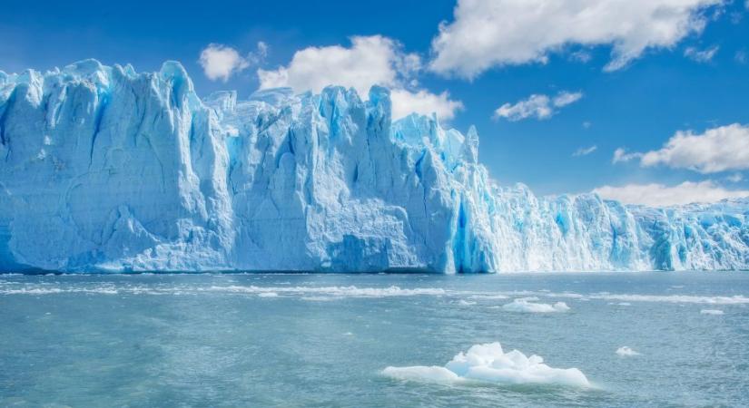 Videón, ahogy töredezik az egyik antarktiszi gleccser