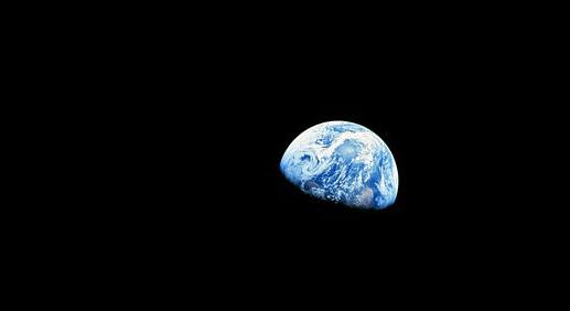 Az űrből látni a Földet megváltoztatja az embert – 28 millió dollárt fizet érte